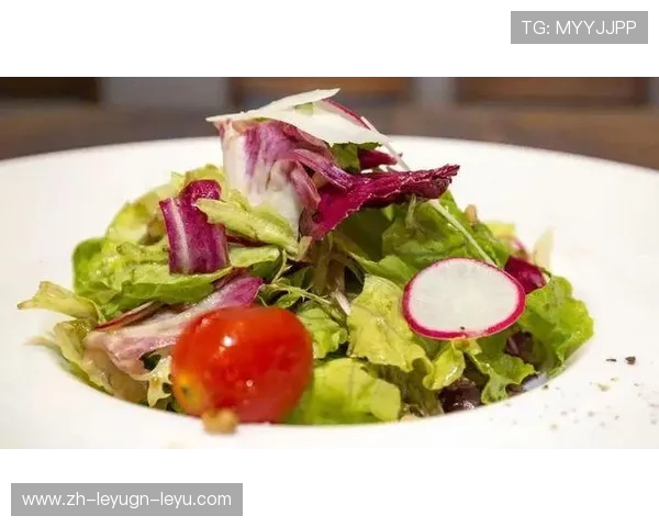 足球运动员的饮食管理与营养搭配策略